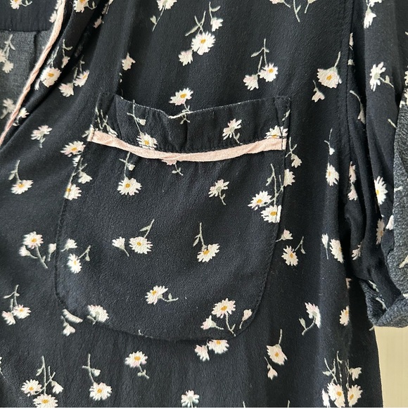 Abercrombie & Fitch Black Floral Button Down Blouse with Pockets, Size M - Picture 4 of 8